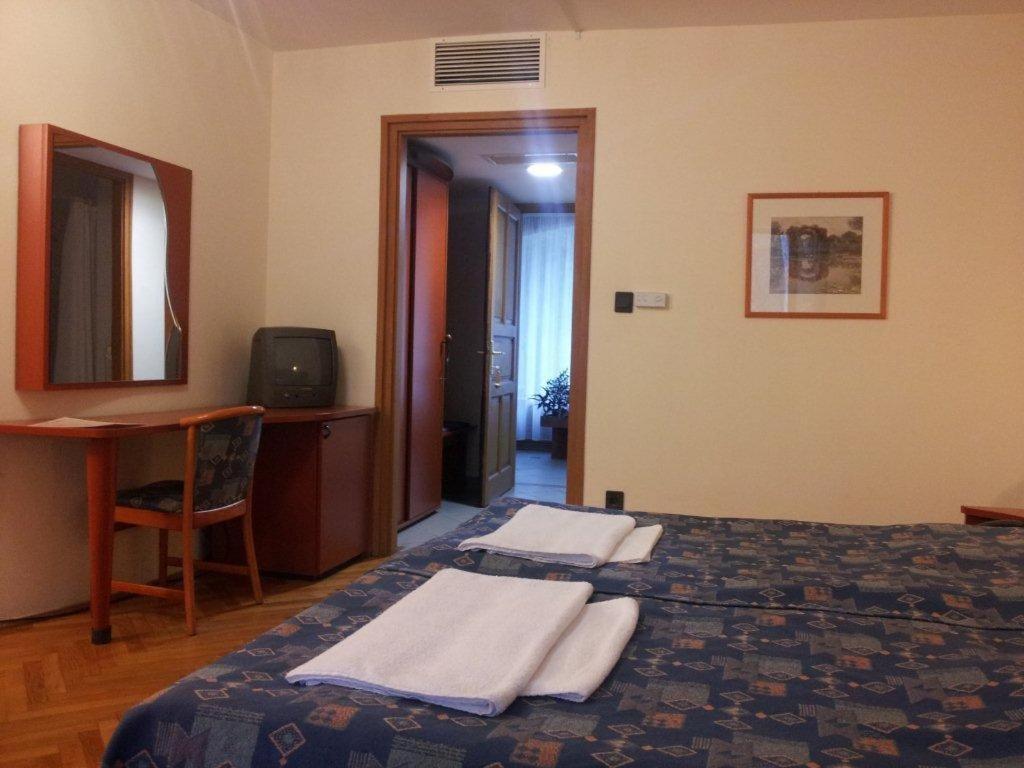 Fenyves Hotel Bekescsaba Luaran gambar